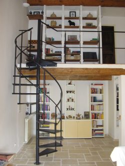 Spiltrap met stalen design zwart